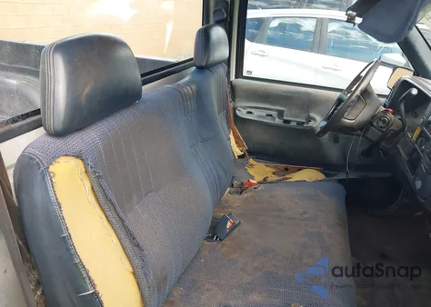 1997 Chevrolet C1500 Fleetside W/T z USA, uszkodzony, nr VIN 1GCEC14W1VZ245541